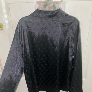Black long sleeve LV shirt ( not authentic)